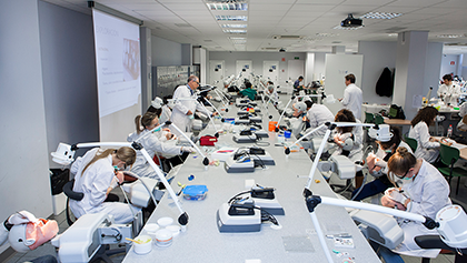 Laboratorio de simuladores Odontología preclínica Universidad Europea de Madrid